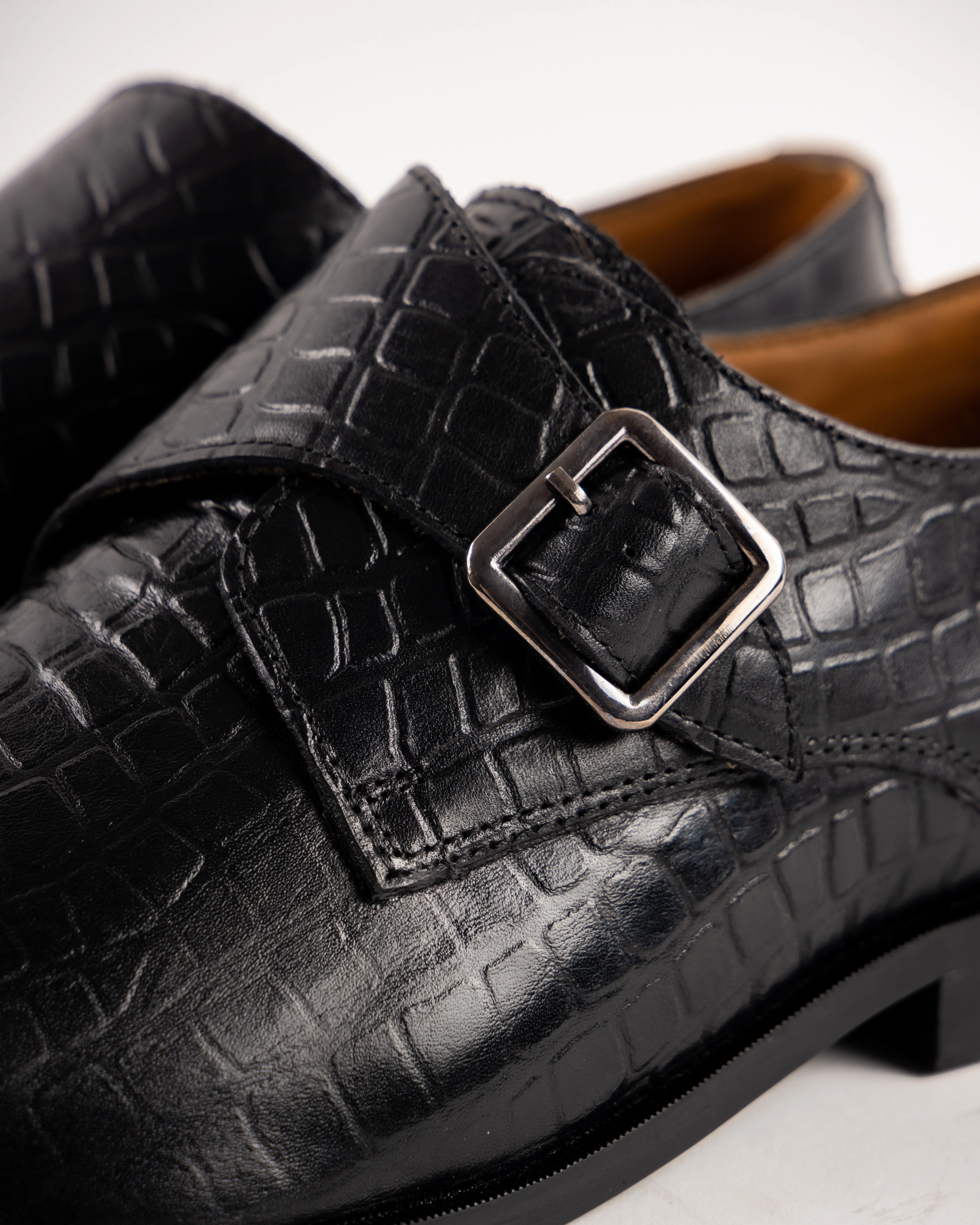 Buckle Monk Black