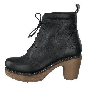Majken Black