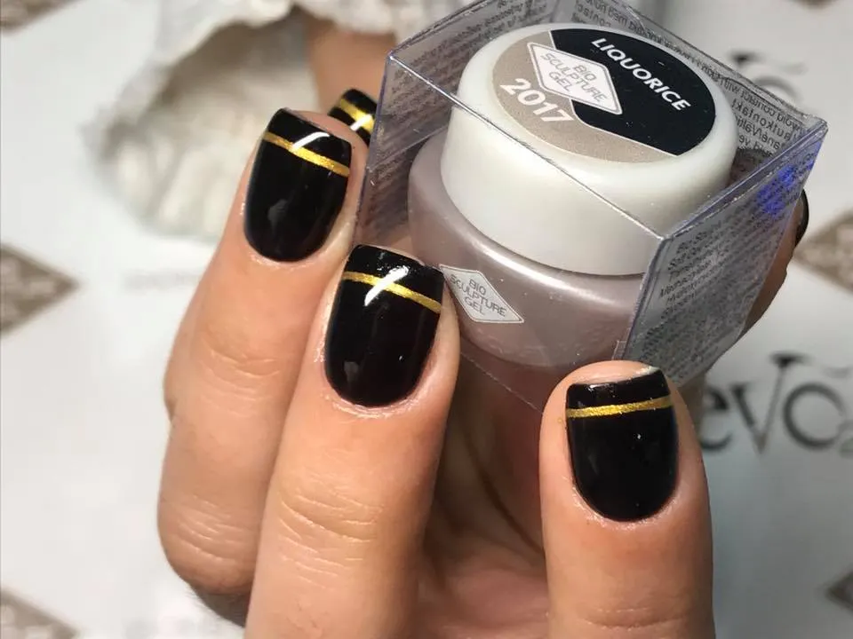 NO.2017 LIQUORICE NAIL POLISH