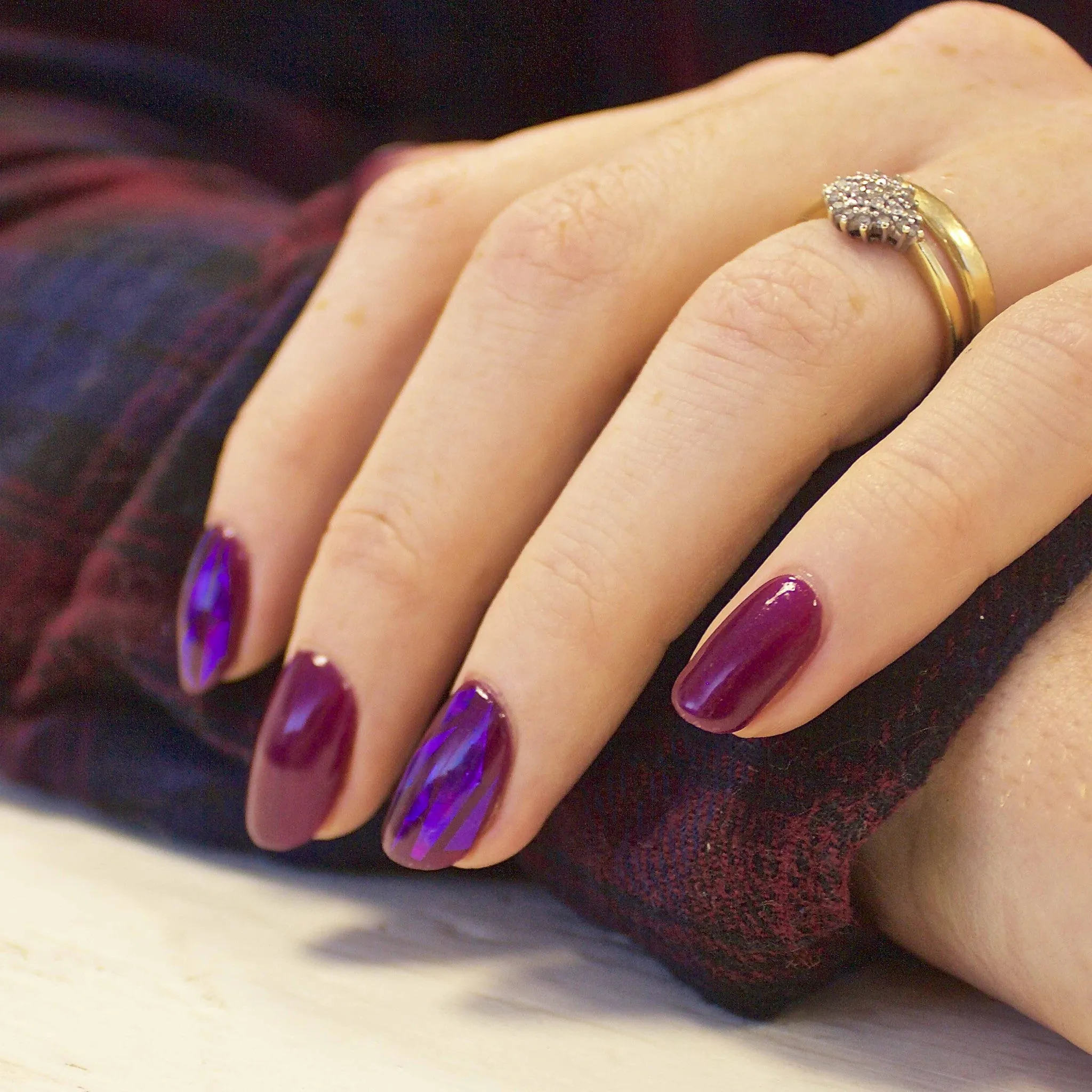 NO.61 VIOLET NAIL POLISH